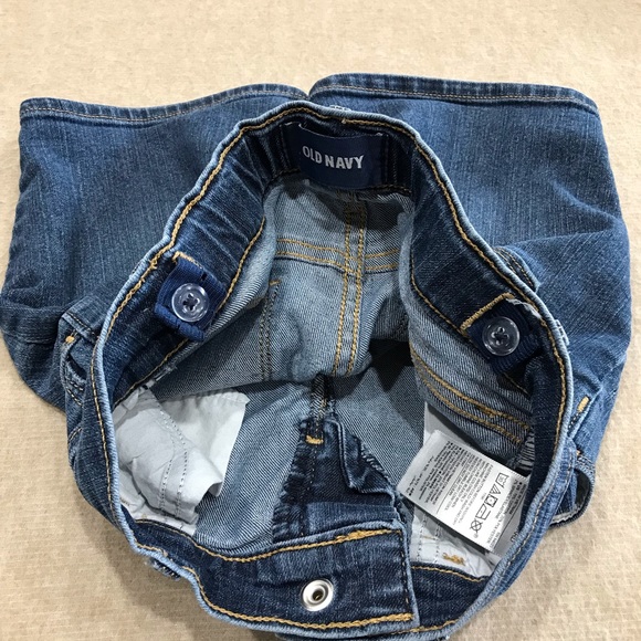 Old Navy Denim Blue Jean Shorts 
Small 6 / 7 Regular 
78% Cotton 20% Polyester - Picture 5 of 10